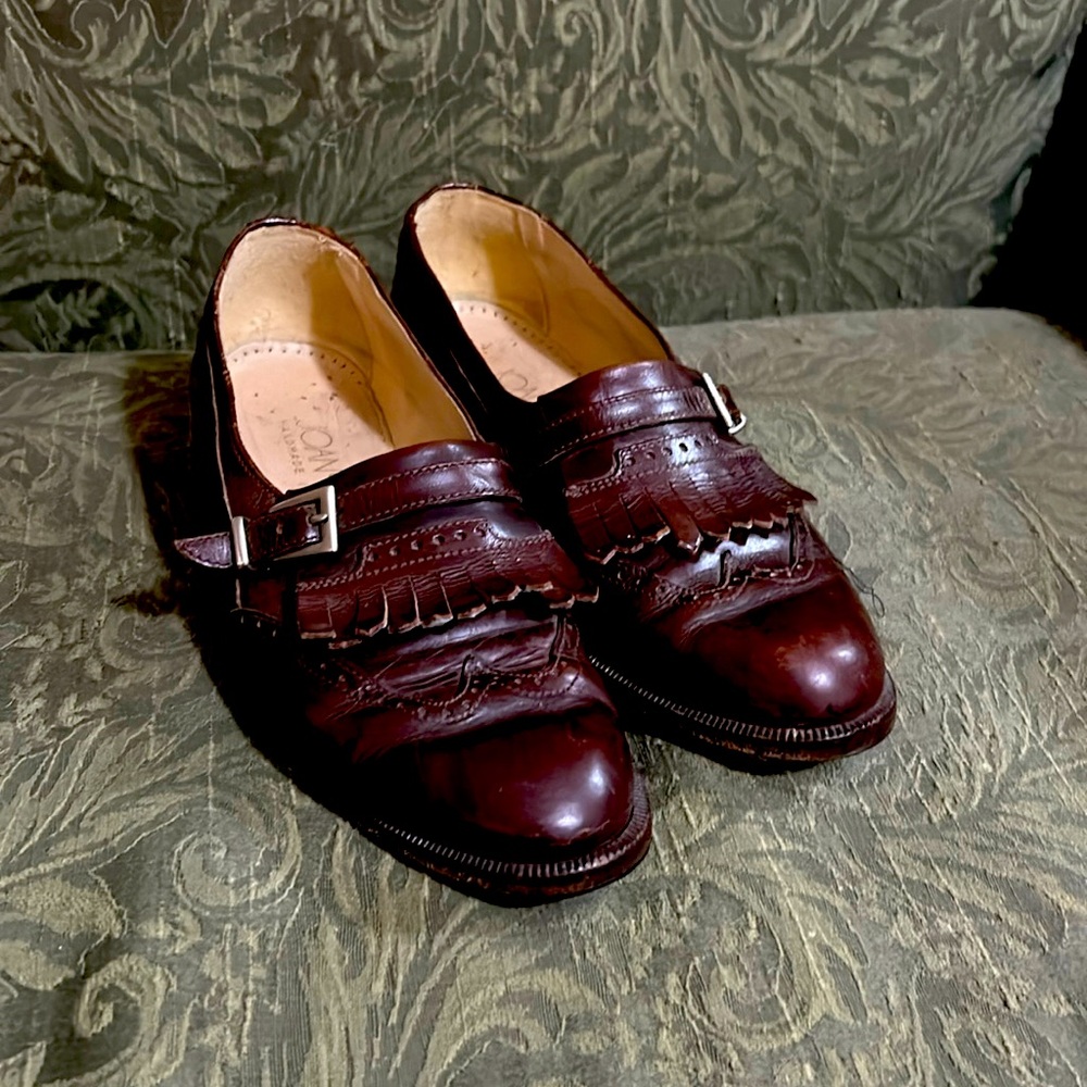 Leather Italian slip on loafer size 38 1/8 - fits like a size 8